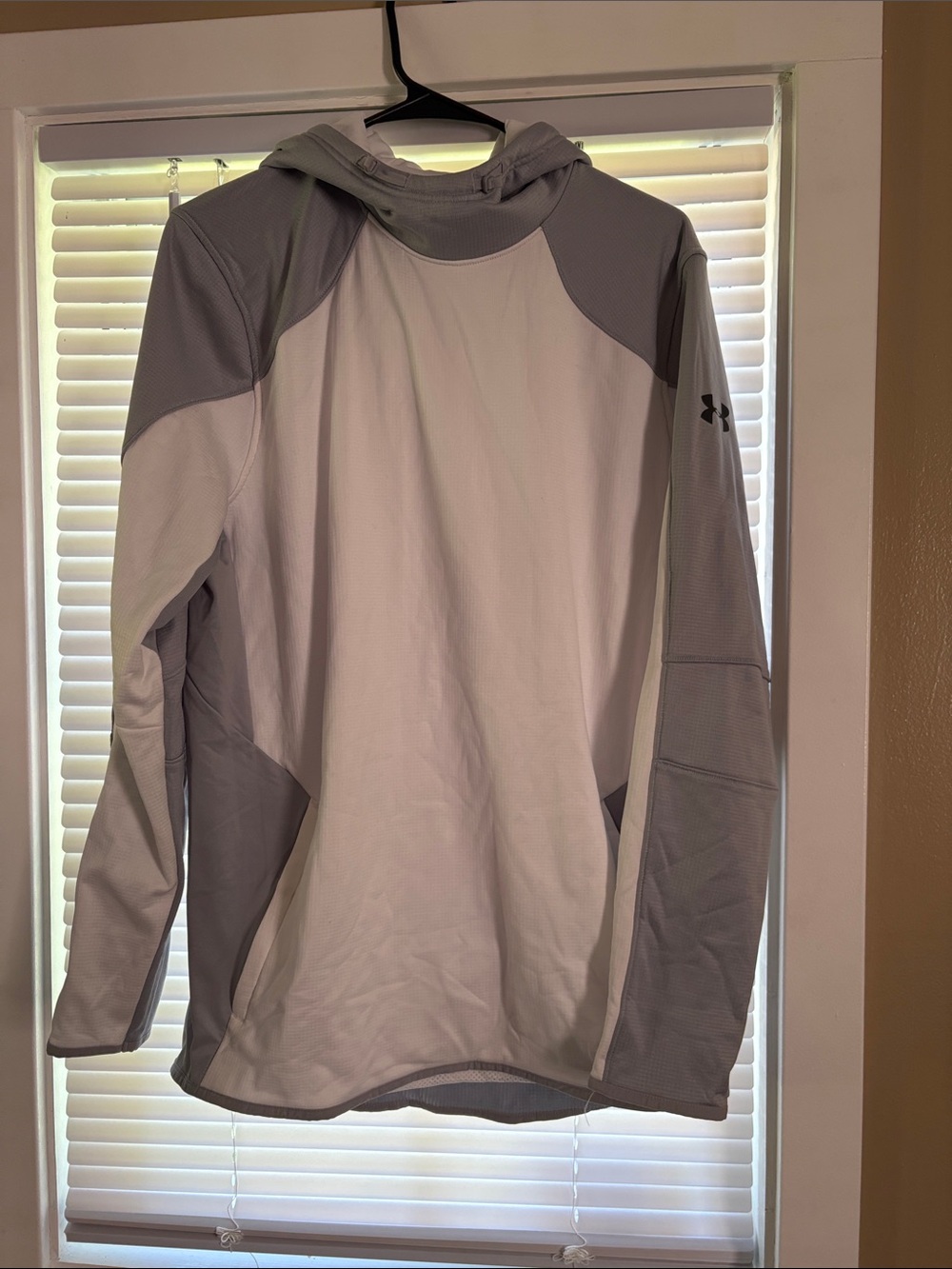 Under Armour Men’s Two-Tone White and Light Gray Performance Hoodie